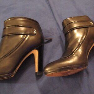 COLE HAAN WOMAN'S BLACK ANKLE BOOTS-SIZE 8.5